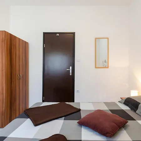 Ananas Apartment
